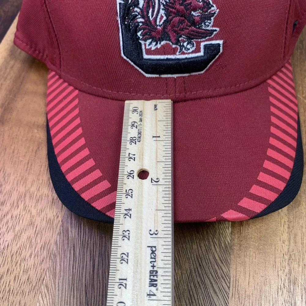 USC Gamecocks‎ Hat Cap Fitted Mens L-XL Garnet Black NCAA College Embriodered